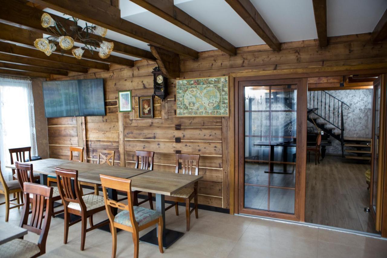 Casa Cu Magnolii Hotel Poienile Izei Ngoại thất bức ảnh