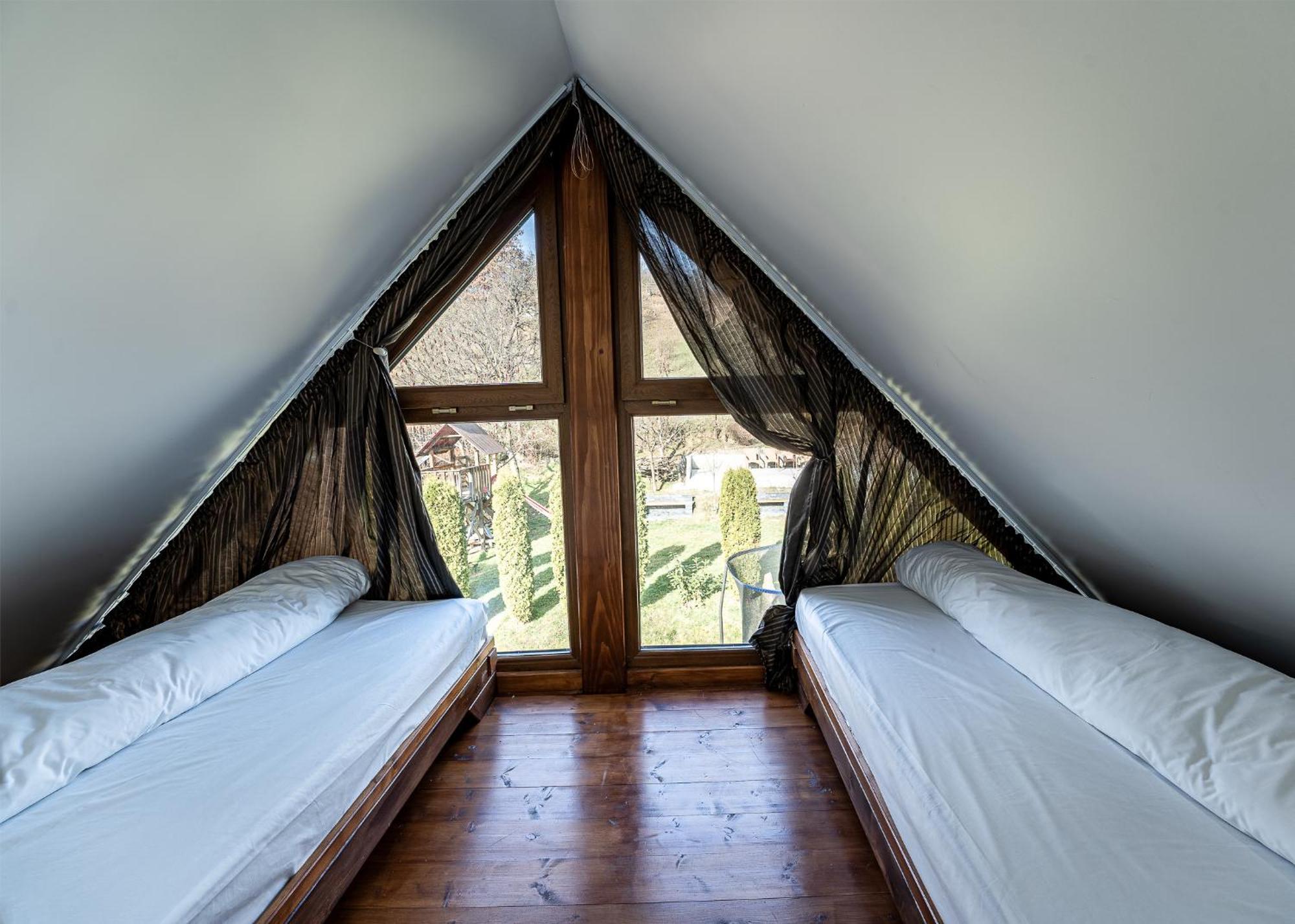 Casa Cu Magnolii Hotel Poienile Izei Ngoại thất bức ảnh