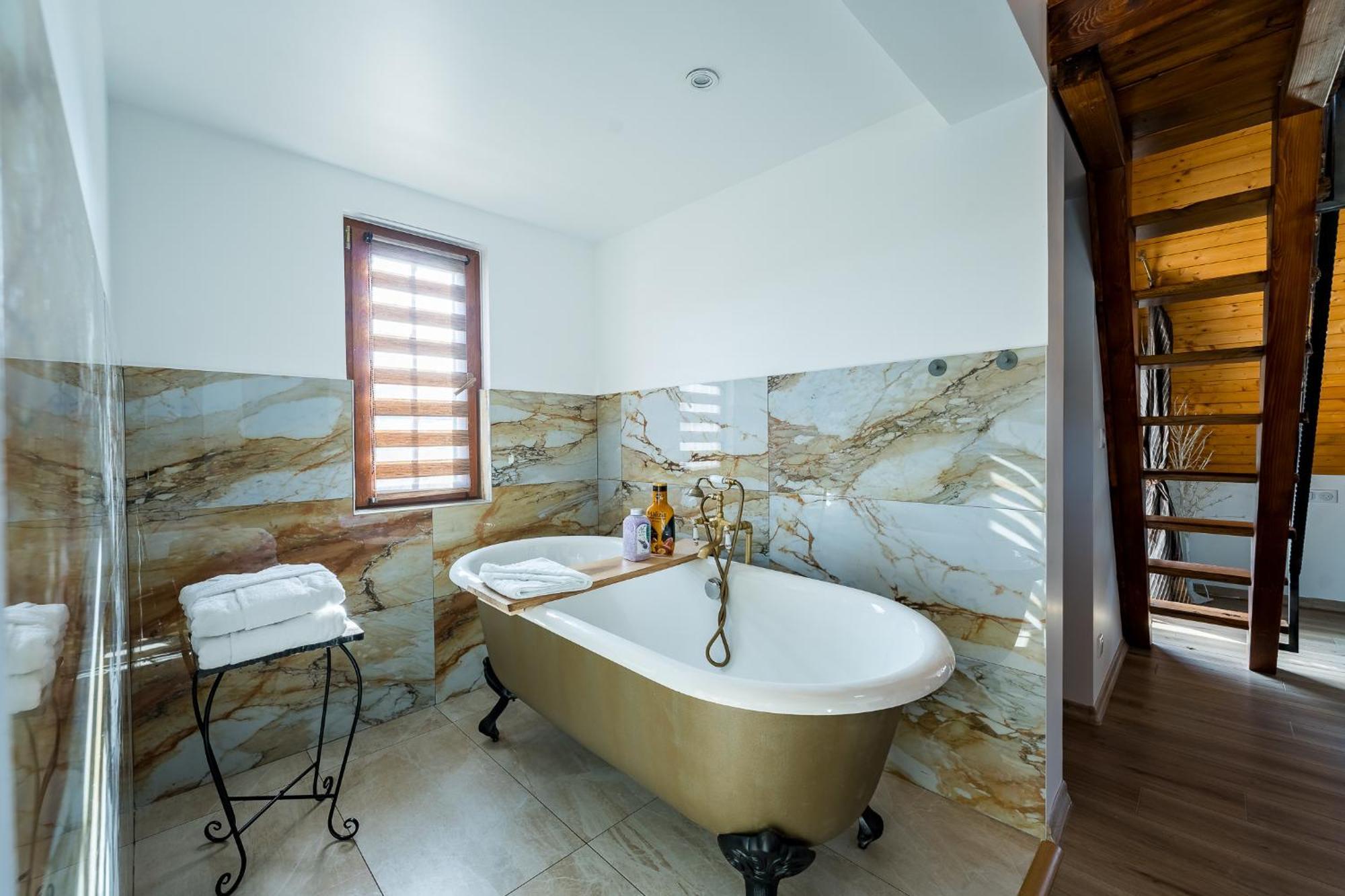 Casa Cu Magnolii Hotel Poienile Izei Ngoại thất bức ảnh